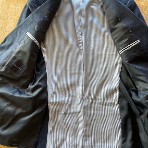 Mens suit - Picture 3 of 8